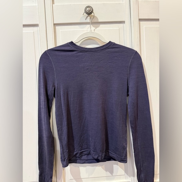lululemon athletica Tops - Lululemon Women's swiftly crew long sleeve in nightfall - waist length XS
